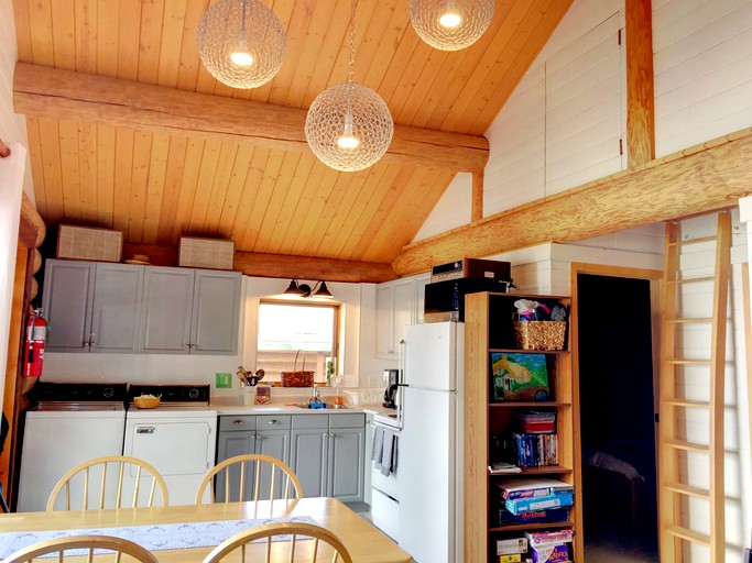 Cottages (Canada, Powell River, British Columbia)