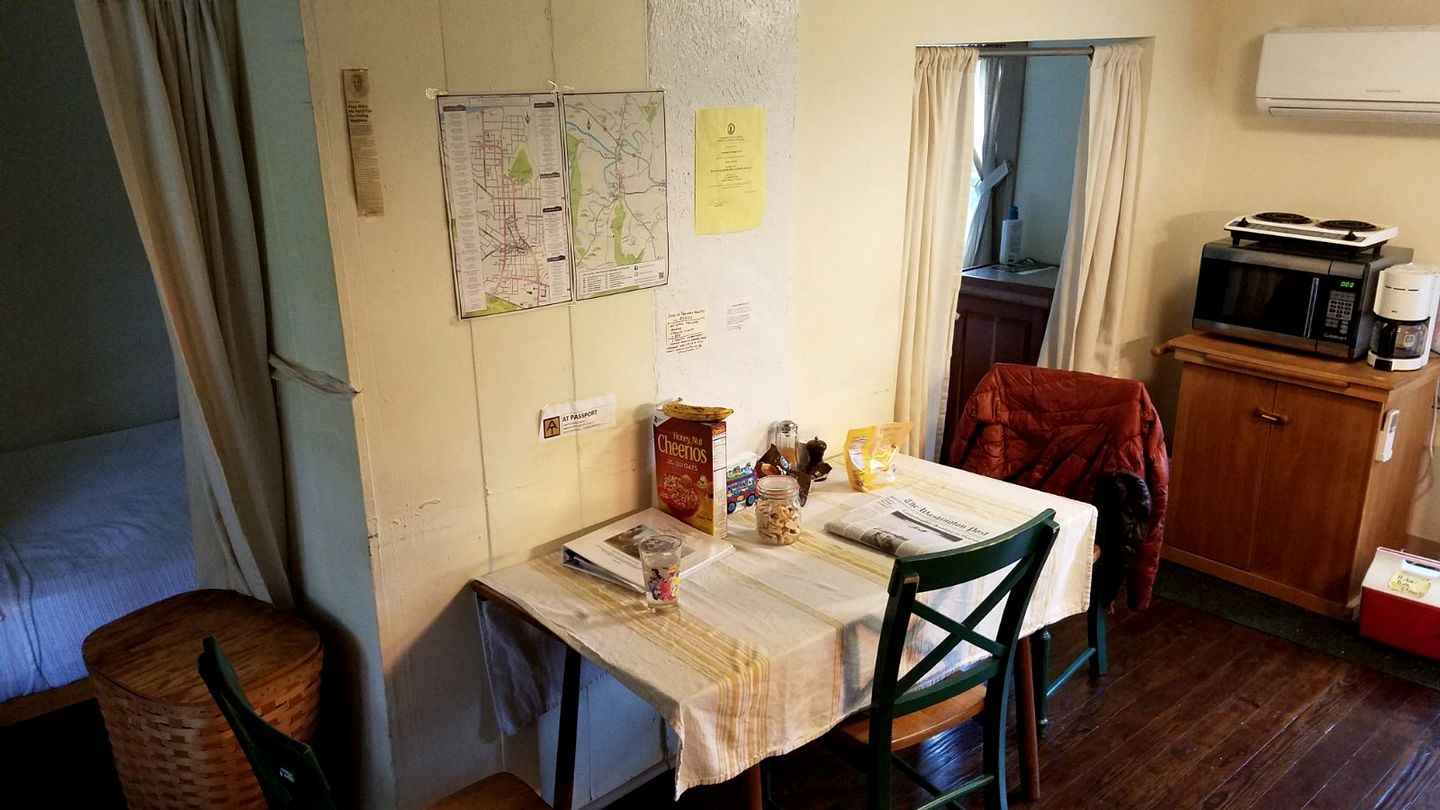 Charming Cottage Rental next to Appalachian Trail in Front Royal, Virginia