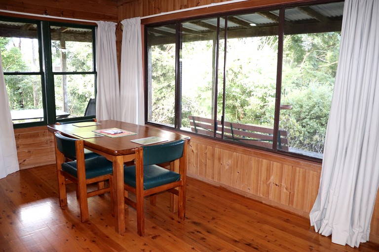 Cabins (Australia, Bellthorpe, Queensland)