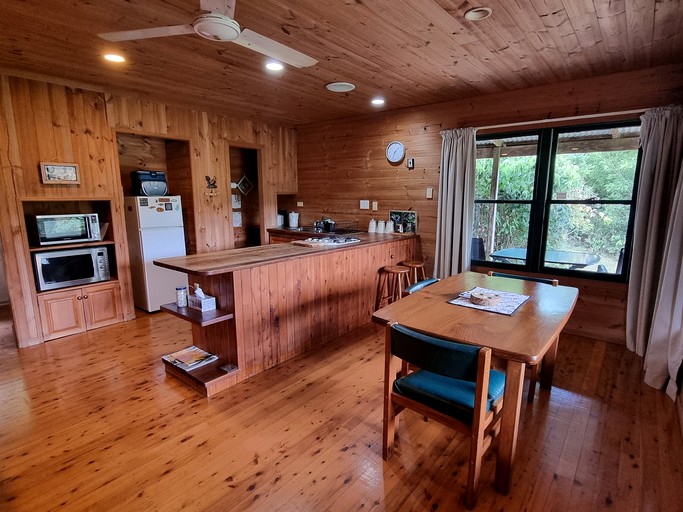 Cabins (Australia, Bellthorpe, Queensland)