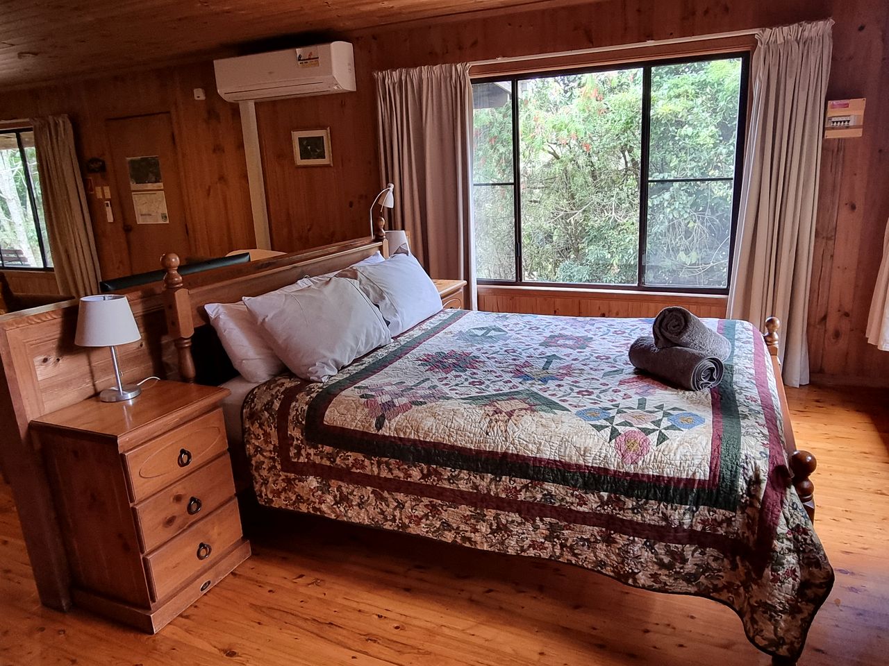 Idyllic Cabin Getaway in the Lush Woodlands of Bellthorpe, Queensland