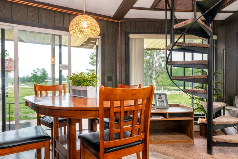 Cabins (United States of America, Boyne Falls, Michigan)