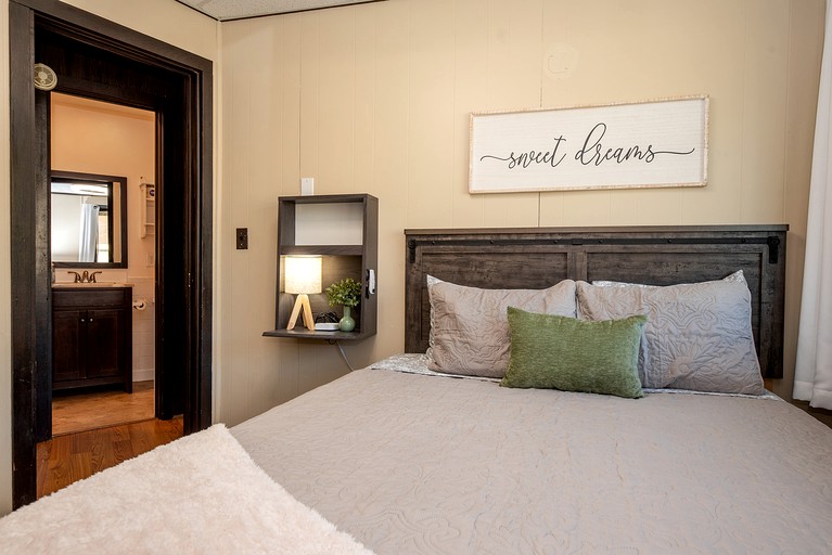 Cabins (United States of America, Boyne Falls, Michigan)