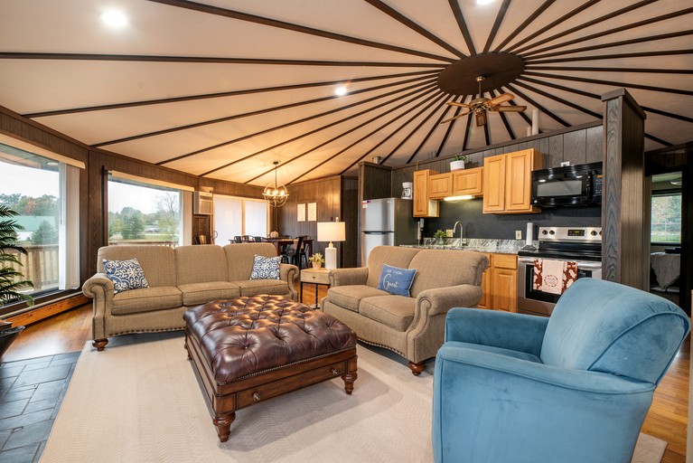 Cabins (United States of America, Boyne Falls, Michigan)