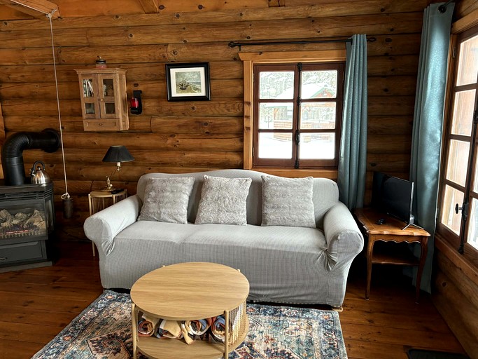 Log Cabins (Canada, Clarence Creek, Ontario)