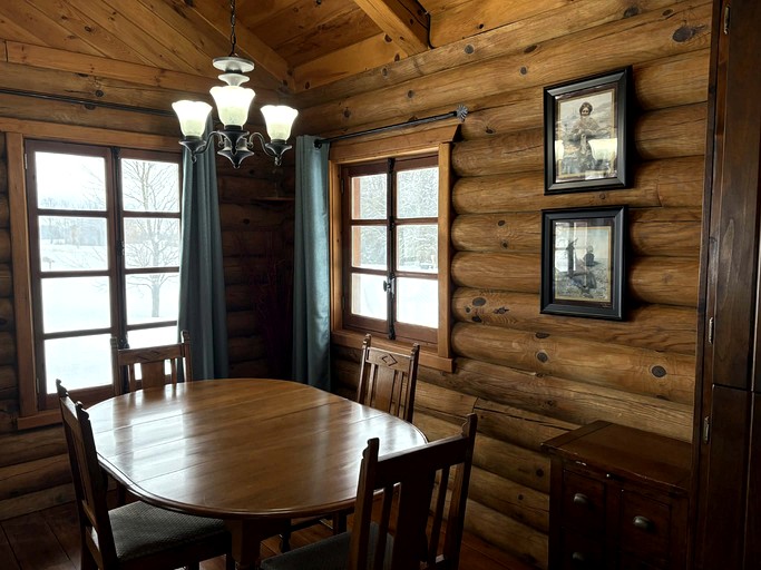 Log Cabins (Canada, Clarence Creek, Ontario)