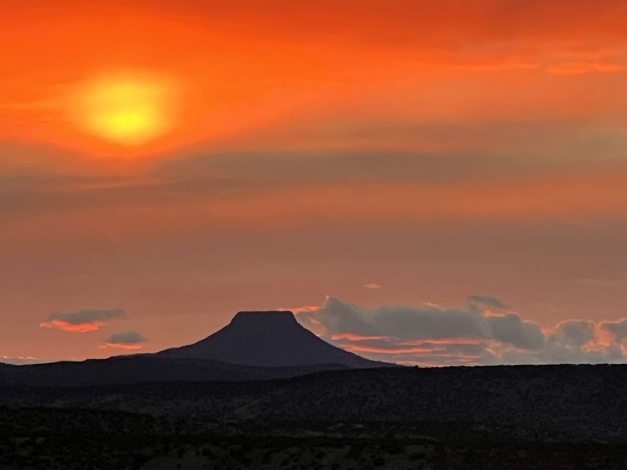 Artistic Casita in Abiquiu, New Mexico with Wide Views to Pedernal Overlooking the Chama River Valley