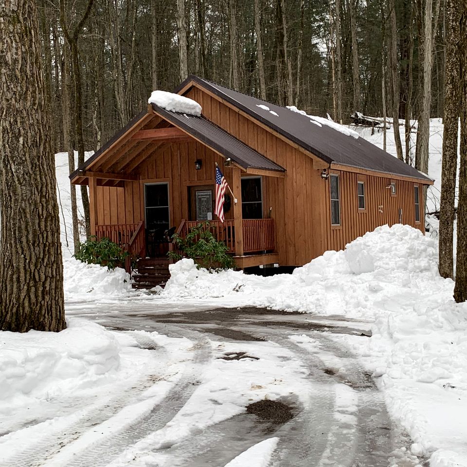 Cozy Three-Bedroom Cabin Near The Salmon River in Altmar, New York