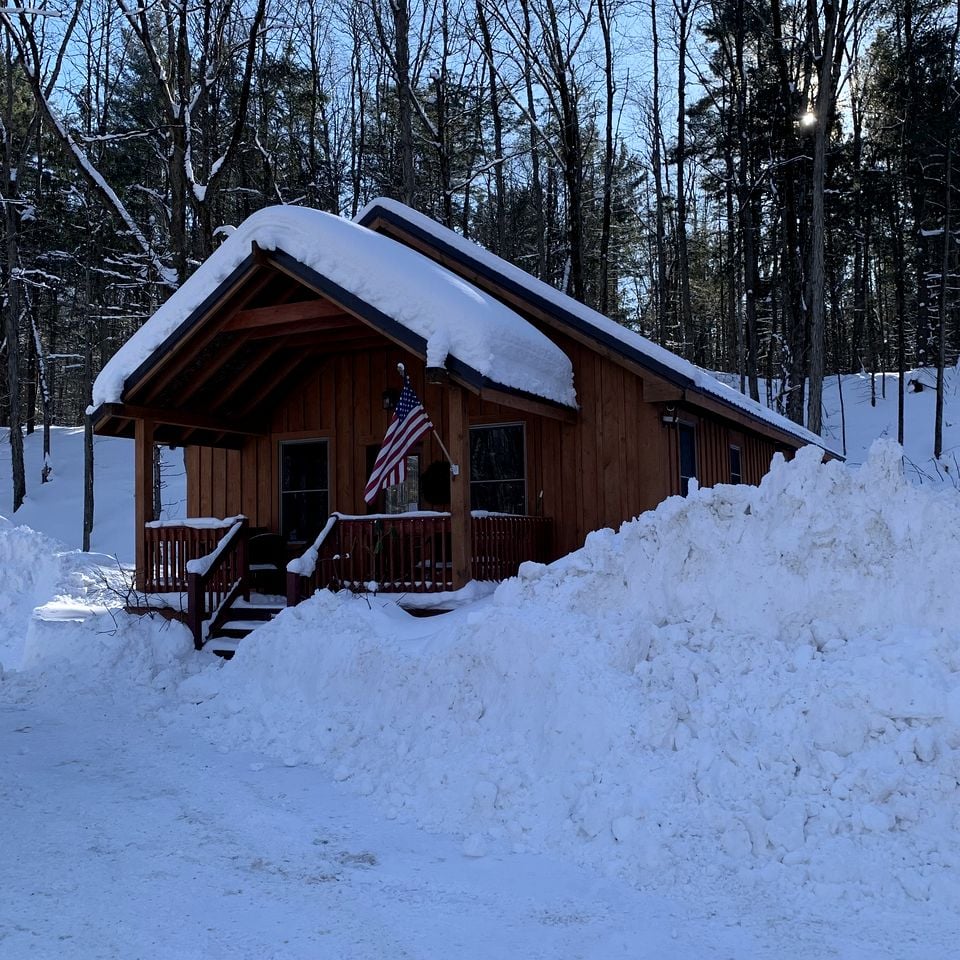 Cozy Three-Bedroom Cabin Near The Salmon River in Altmar, New York