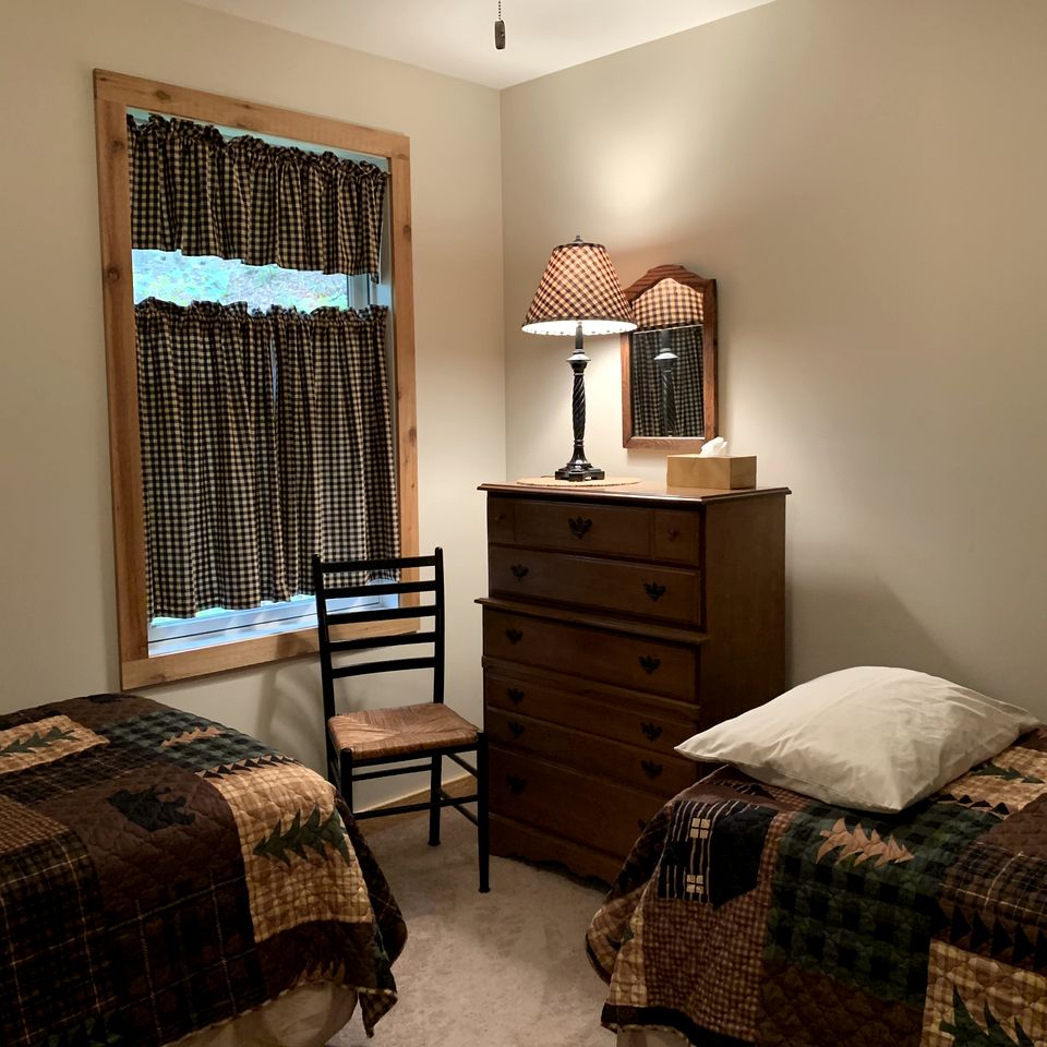 Cozy Three-Bedroom Cabin Near The Salmon River in Altmar, New York