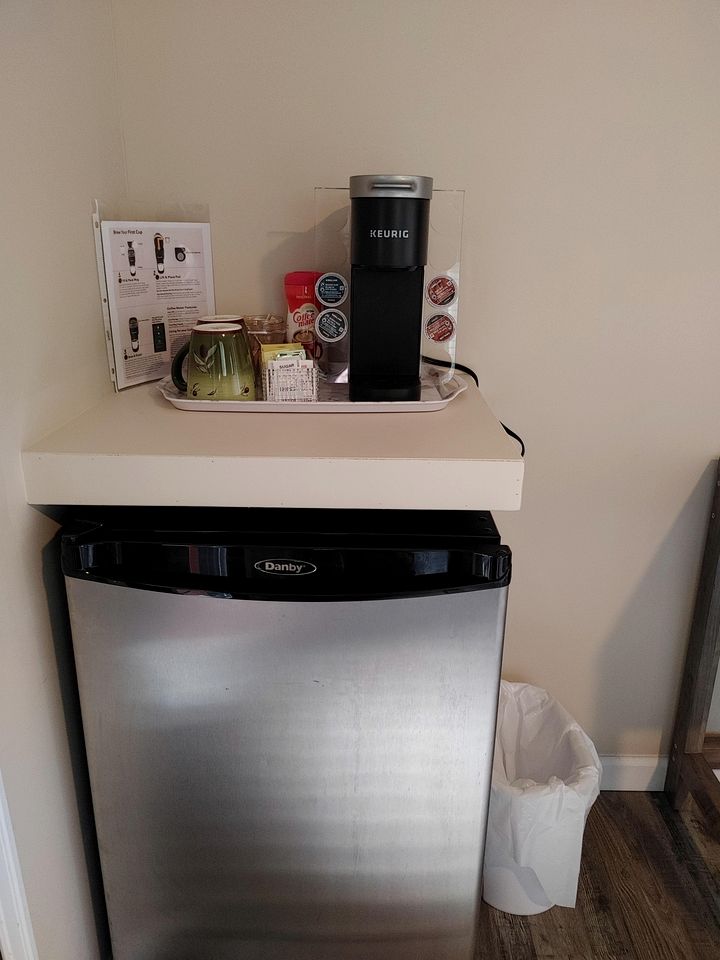 Lovely Room with a Private Hot Tub for a Peaceful Getaway near Ucluelet, British Columbia