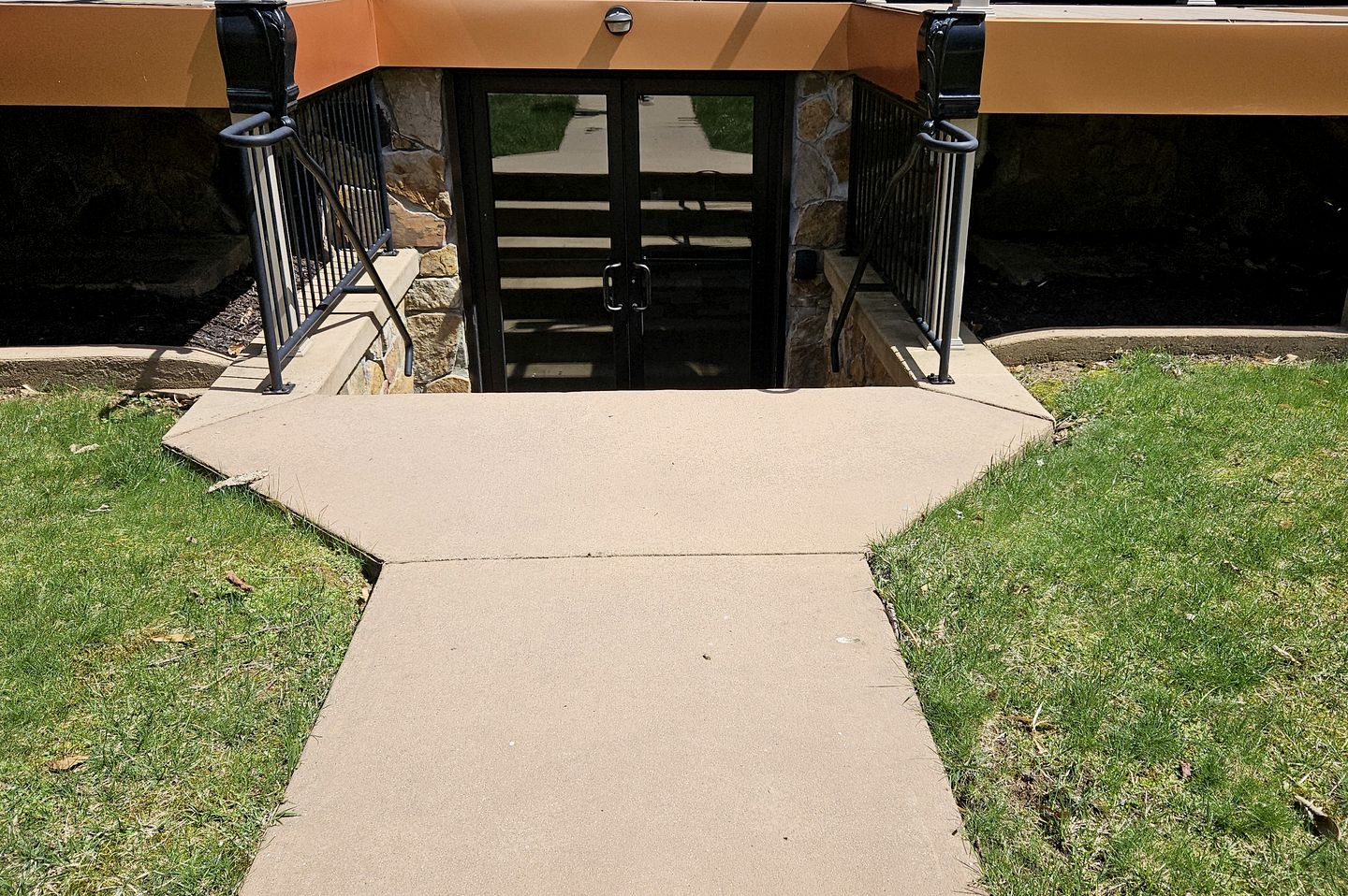 Waterfront Vacation Rental for Two Guests near Ohiopyle State Park, Pennsylvania