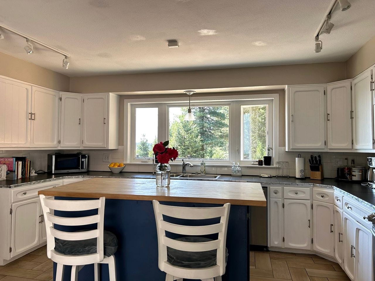 Luxury Vacation Rental near Dundee in Heart of Oregon Wine Country