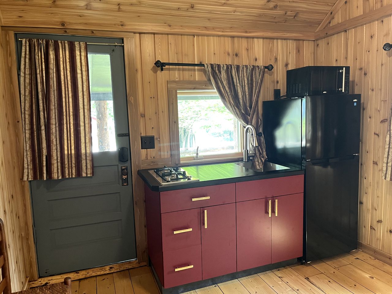 Rustic Cabin Rental near Long Lake in Upstate New York