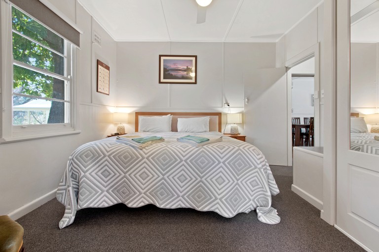 Cottages (Australia, Tumut, New South Wales)