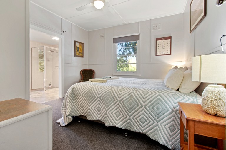 Cottages (Australia, Tumut, New South Wales)