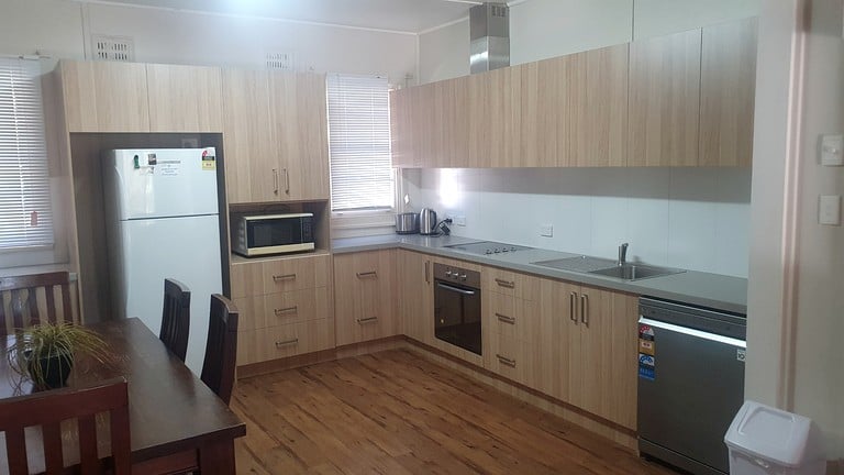 Cottages (Australia, Tumut, New South Wales)