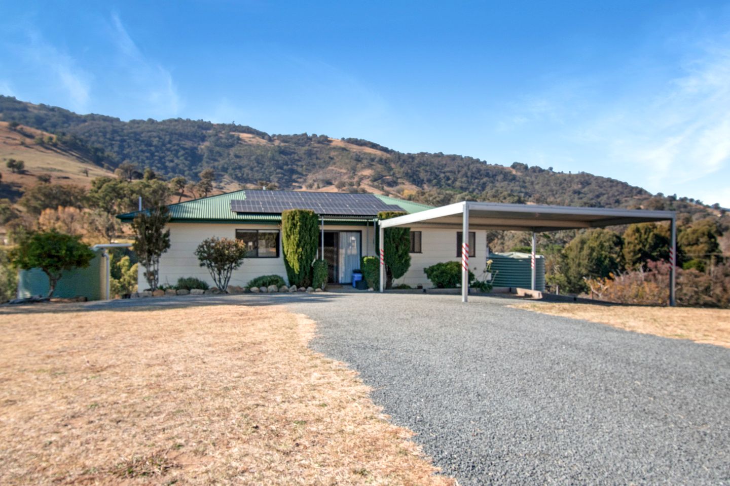 Cottages (Australia, Tumut, New South Wales)
