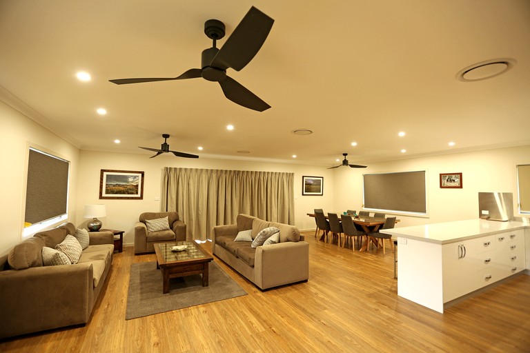 Cottages (Australia, Tumut, New South Wales)