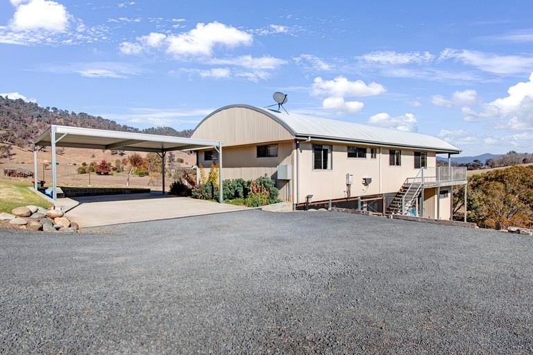 Cottages (Australia, Tumut, New South Wales)