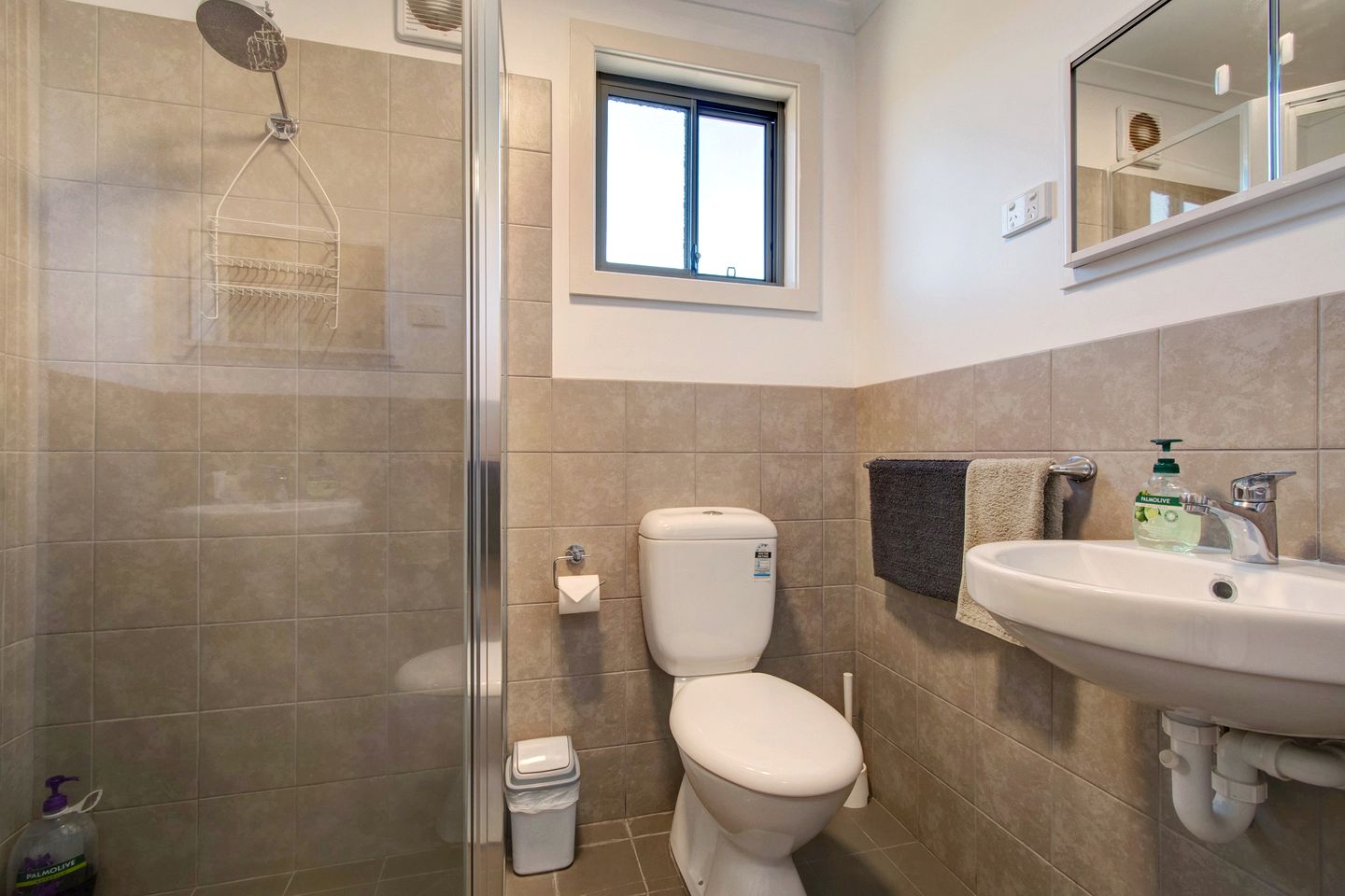 Cozy Cottage Retreat in the Lush Goobarragandra Valley, Tumut, New South Wales