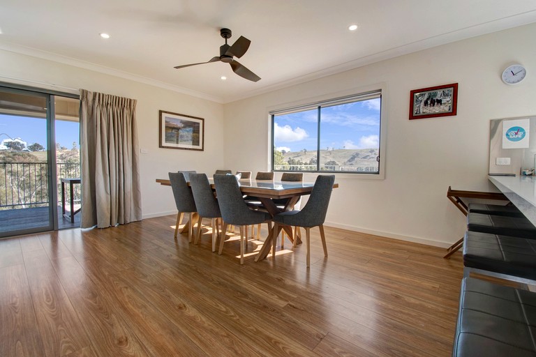 Cottages (Australia, Tumut, New South Wales)