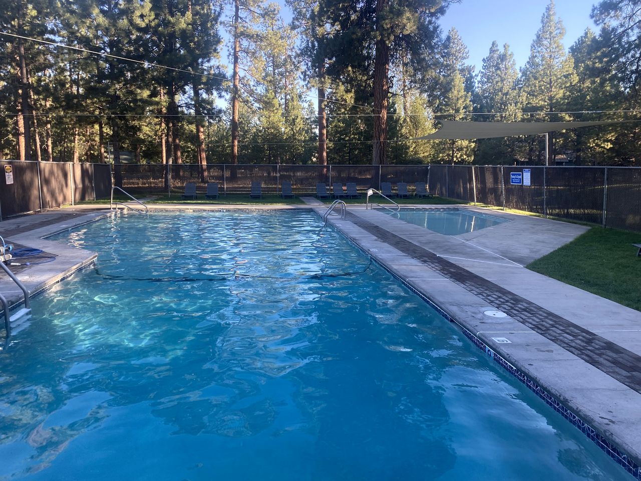 Rustic Cabin Rental near Hoodoo Ski Area and the Deschutes River in Sisters, Oregon