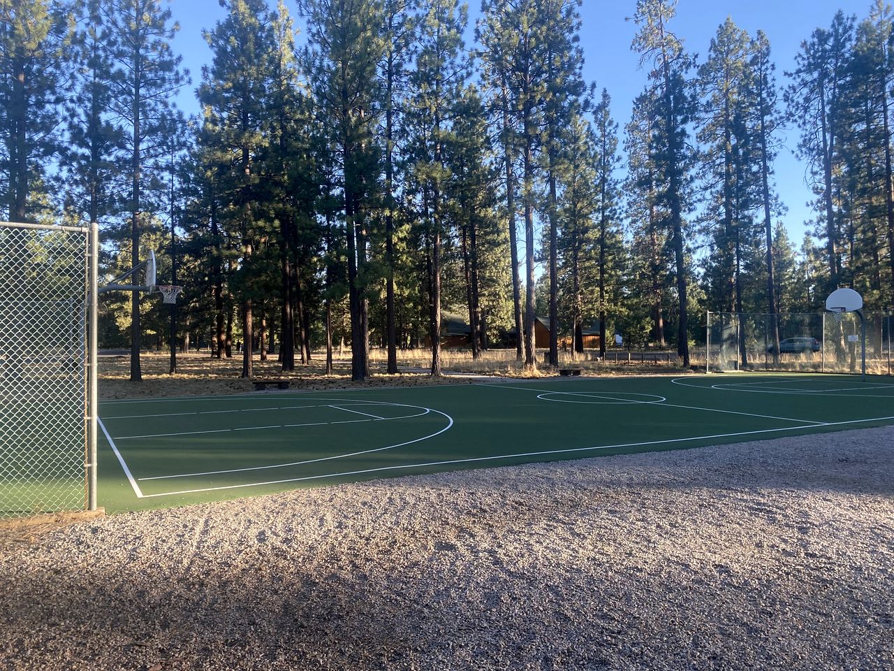 Rustic Cabin Rental near Hoodoo Ski Area and the Deschutes River in Sisters, Oregon