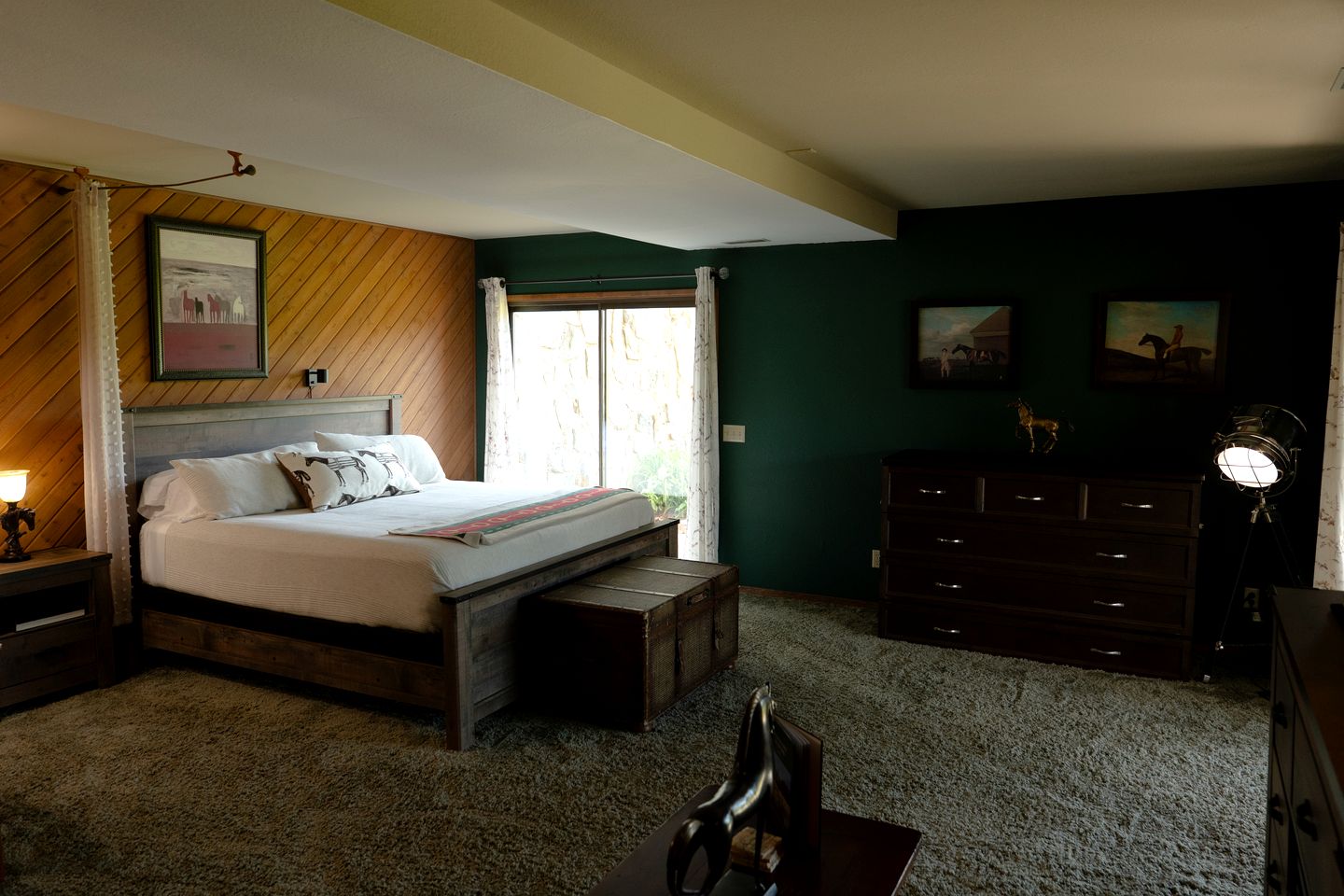 Spacious Bed and Breakfast Suite on Horse Farm for Unique Getaway in Oak Harbor, Washington