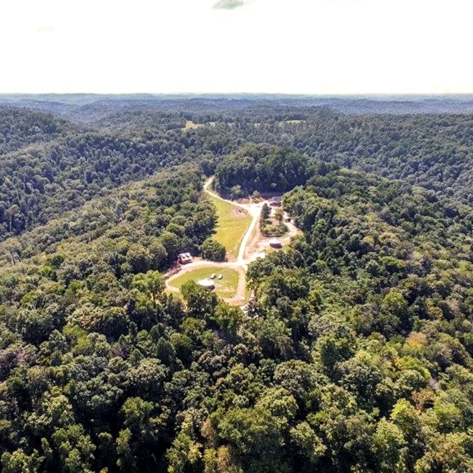 Cozy Family-Friendly Cabin with Private Outdoor Jacuzzi near Huntington, West Virginia