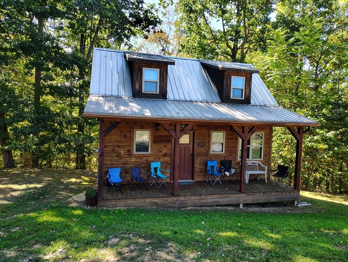 Cabins (United States of America, Genoa, West Virginia)