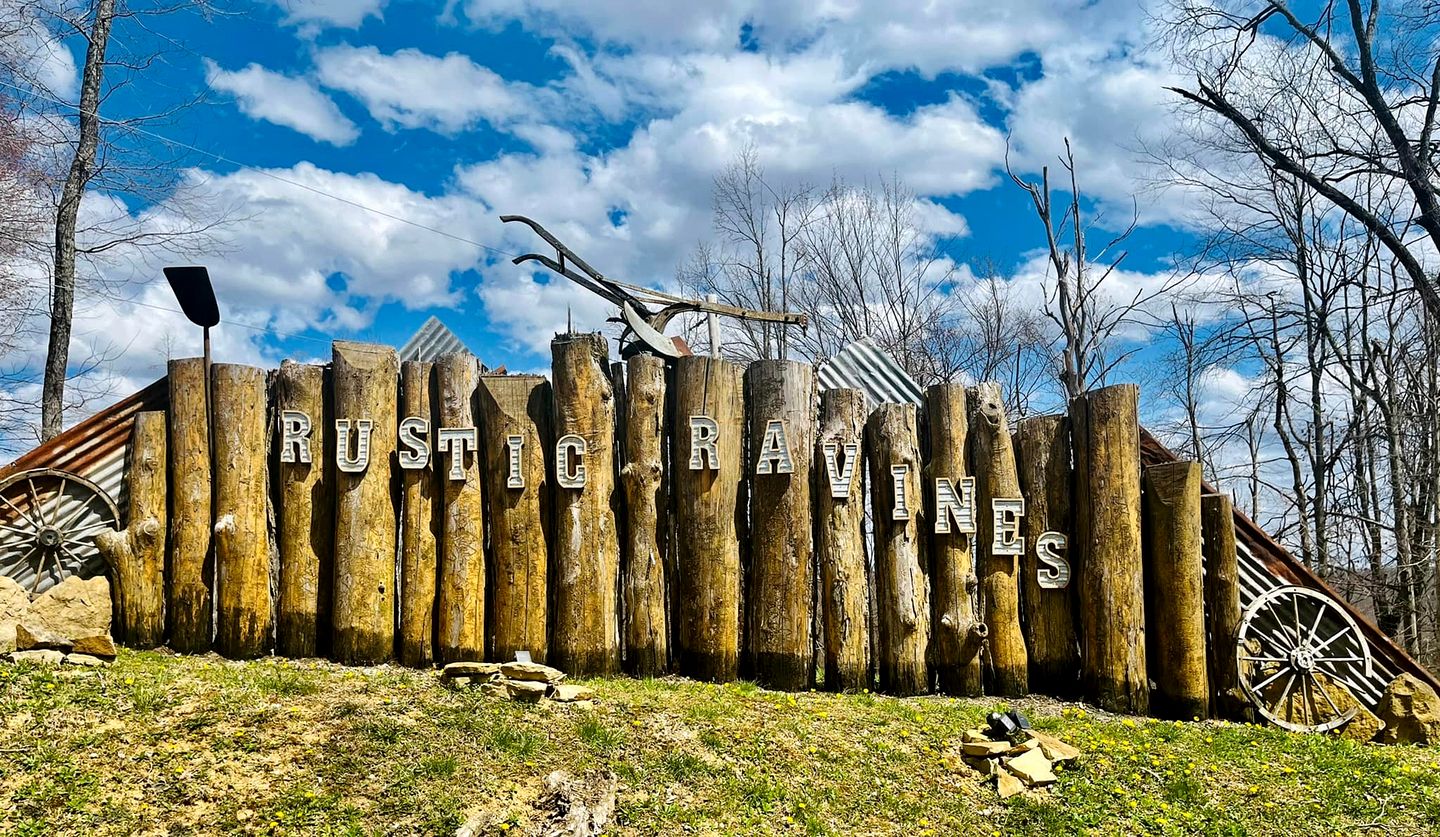 Gorgeous Family-Friendly Cabin with Fire Pit near Huntington, West Virginia