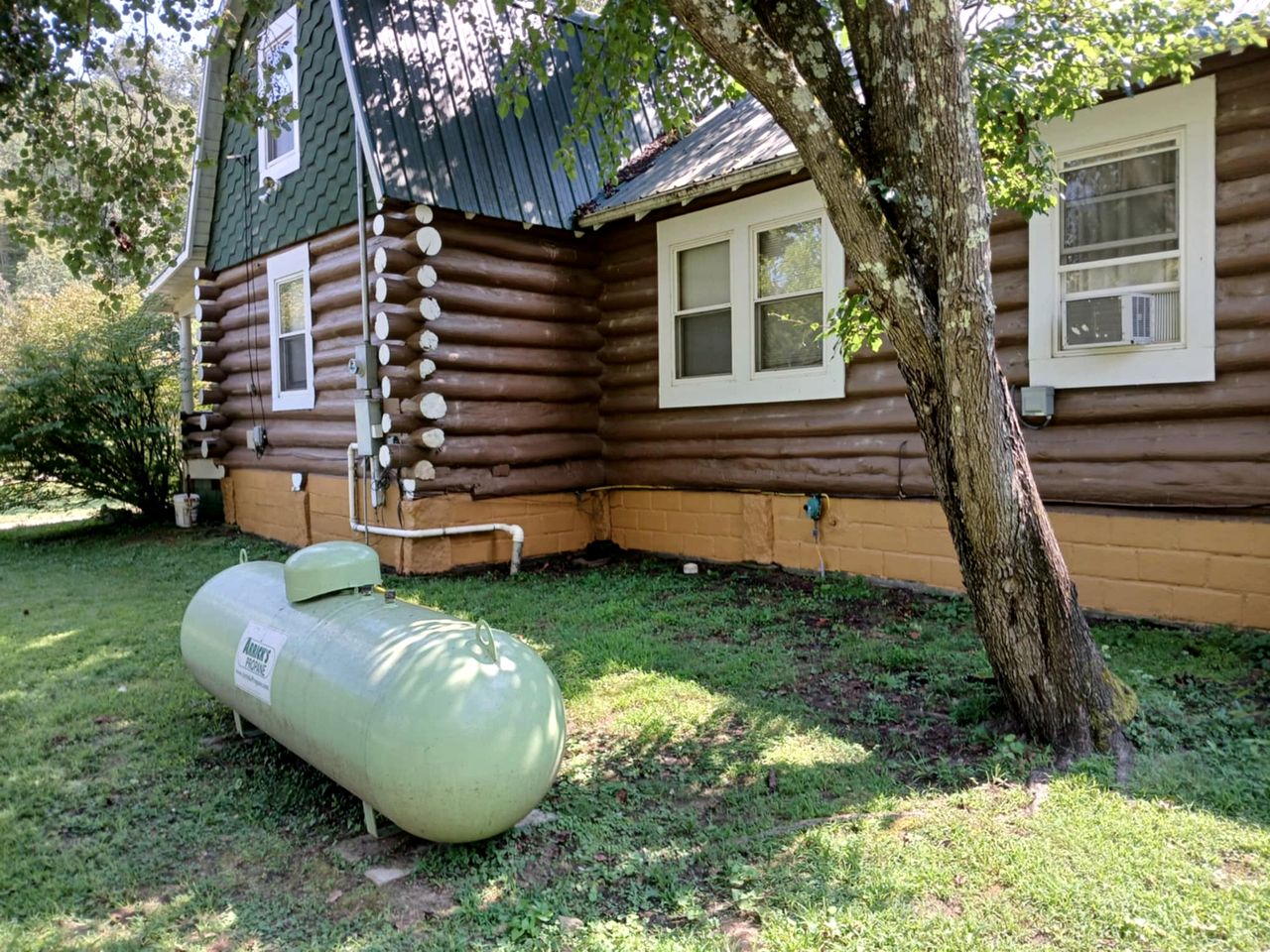 Gorgeous Vacation Cabin for Groups with Stylish Interior near Huntington, West Virginia