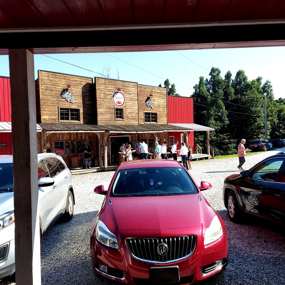 Gorgeous Vacation Cabin for Groups with Stylish Interior near Huntington, West Virginia