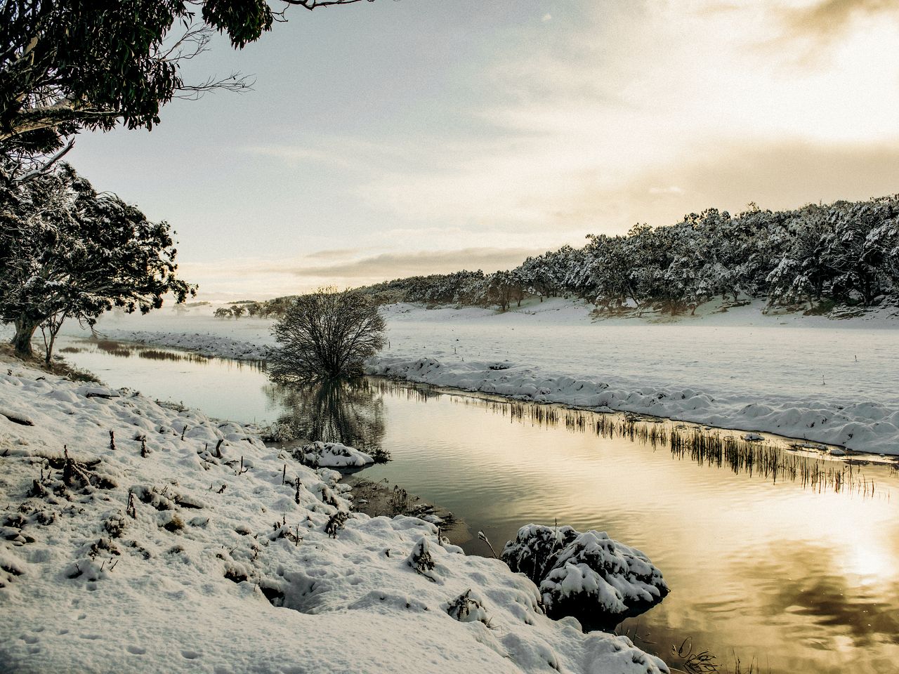 Rustic and Secluded Log Cabin Rental in the Snowy Mountains of New South Wales