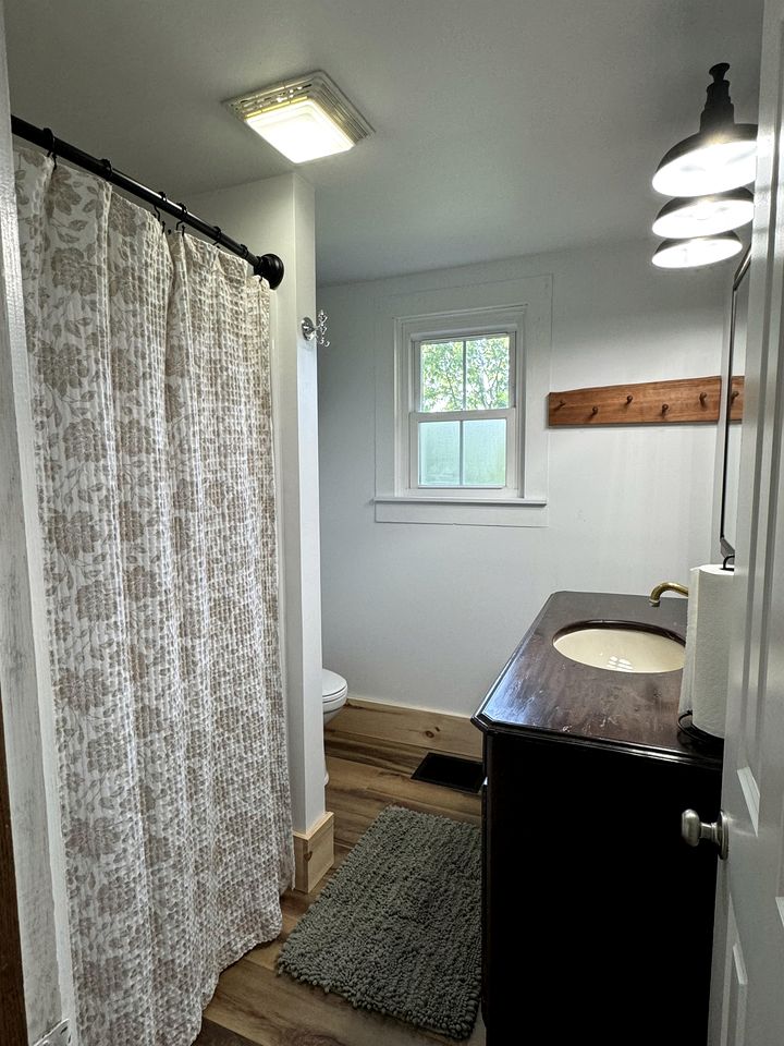 1800s Farmhouse Cottage Rental on a 230 Acre Farm in Muskingum County, Ohio