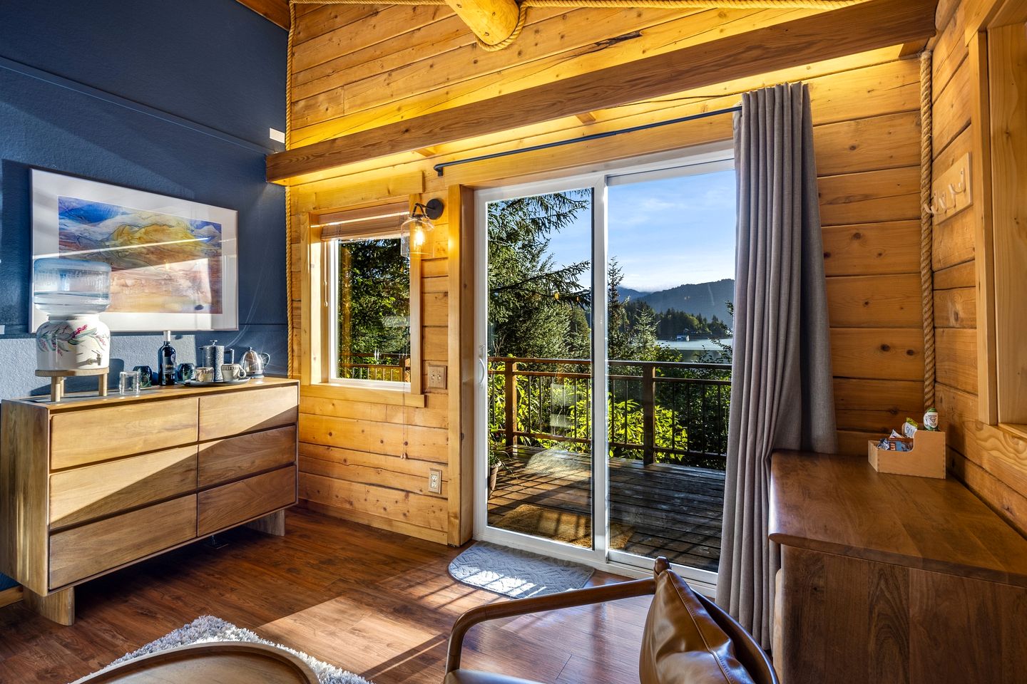 Luxury Log Cabin Rental with Hot Tub in Halibut Cove, Alaska