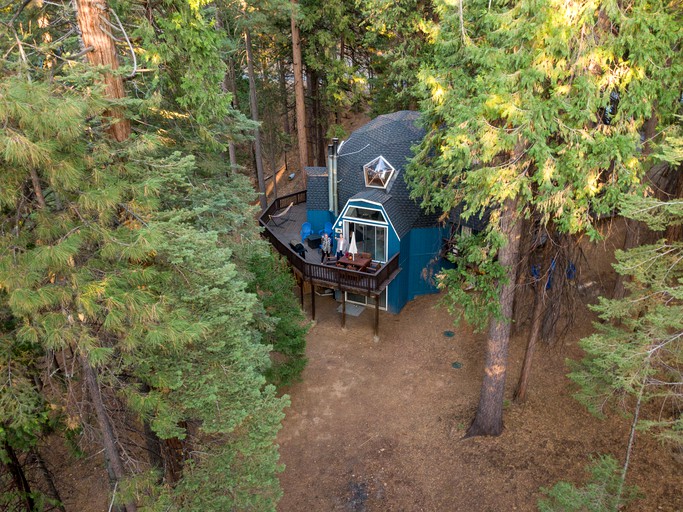 Secluded dome for rent near Arnold, California