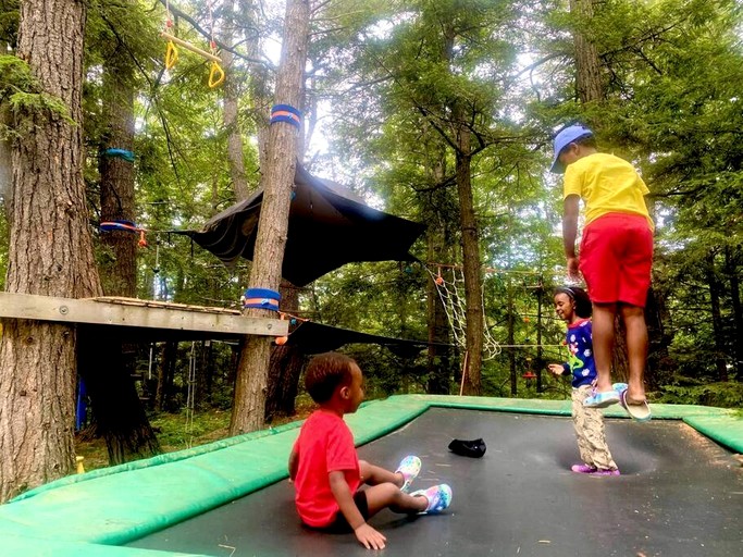 Cottages (Canada, Chelsea, Quebec)