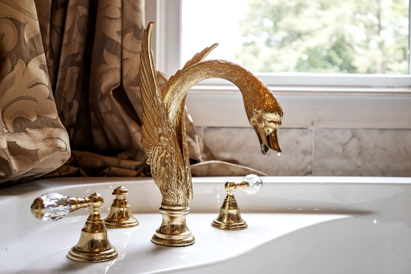 Spacious Villa Rental with a Pool for a Large Group near Catskill Mountains, New York