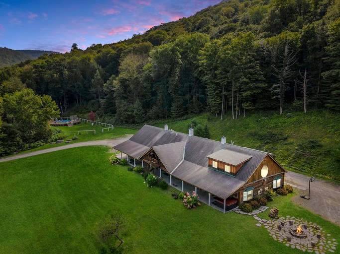 Cabins (United States of America, Fishs Eddy, New York)