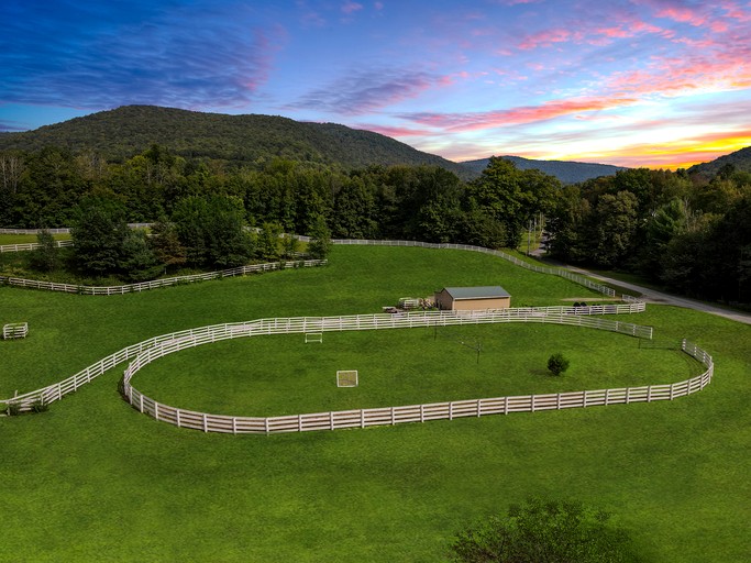 Cabins (United States of America, Fishs Eddy, New York)