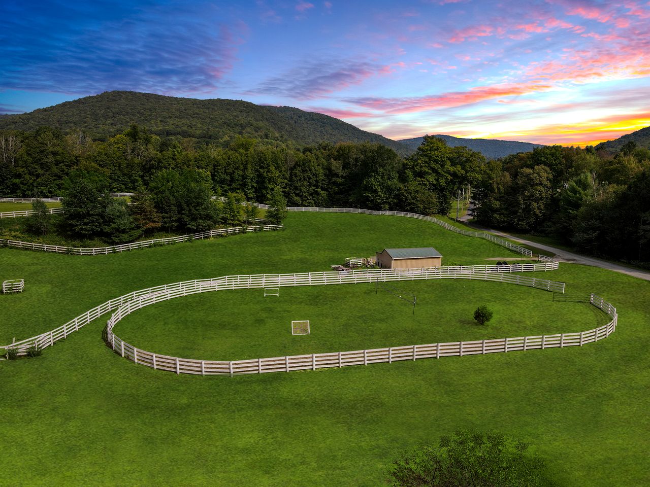 Fantastic Secluded Rental for a Large Group Getaway near East Branch, New York