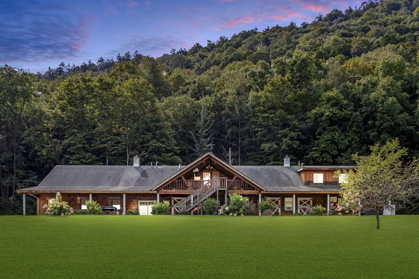 Fantastic Secluded Rental for a Large Group Getaway near East Branch, New York