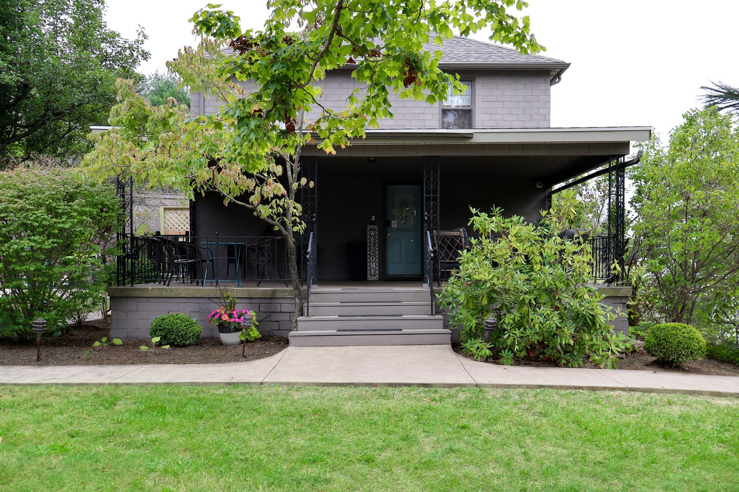 Spacious King Suite in Charming Inn for Romantic Getaway near Logan, Ohio