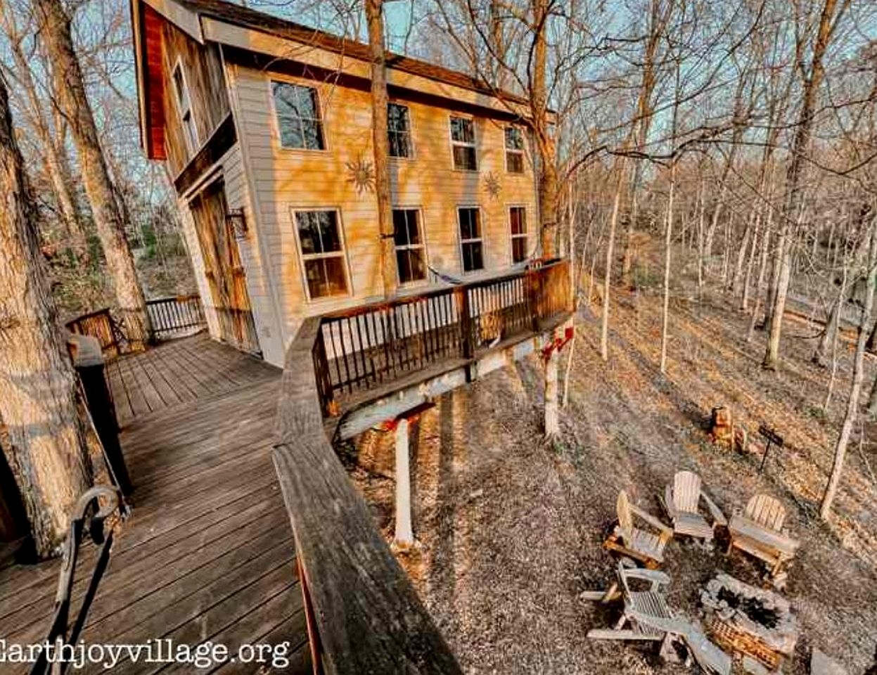 Magical Family Tree House in Secluded Woodland near Germantown, Kentucky