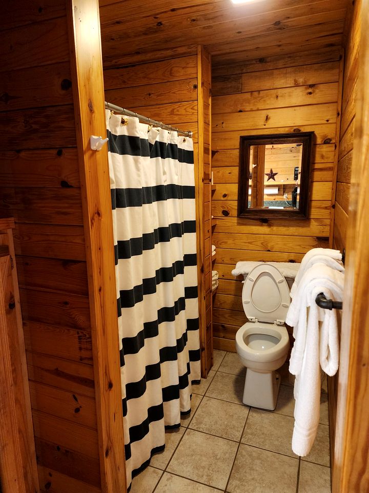 Mountain Cabin Getaway near the Ozarks in Eureka Springs, Arkansas