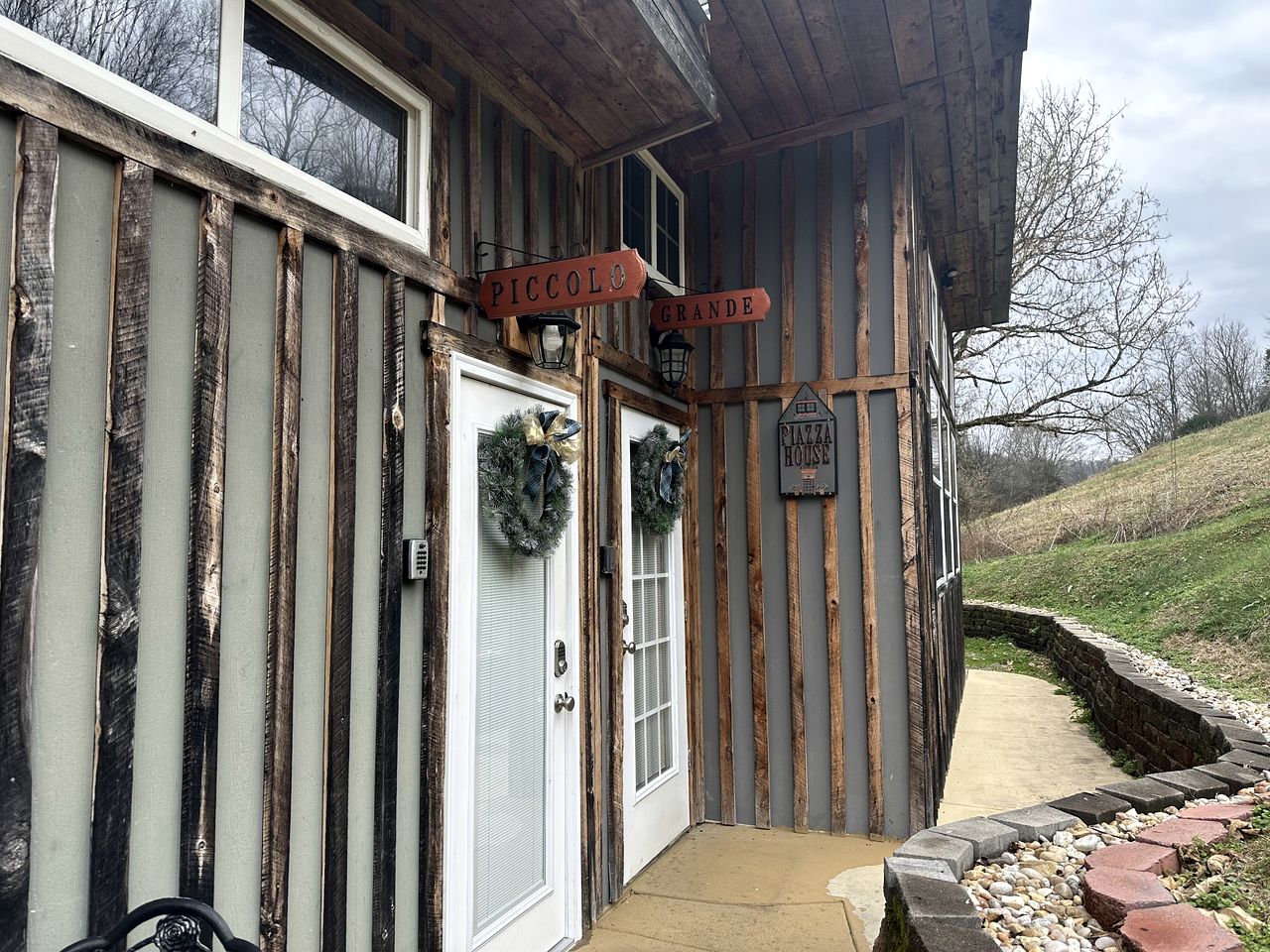 Charming Pet-Friendly Accommodation on a Beautiful Property near Caney Fork, Tennessee