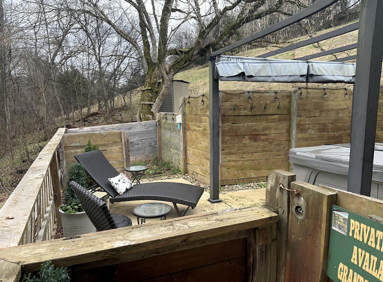 Charming Pet-Friendly Accommodation on a Beautiful Property near Caney Fork, Tennessee