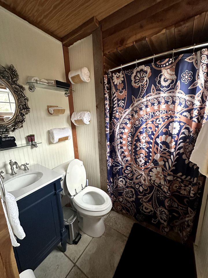 Romantic Glamping Getaway with a Shared Hot Tub and Hiking Trails near Nashville, Tennessee